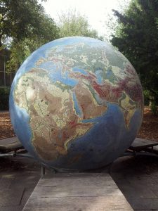 Mosaikglobus von Schulze-Seehof aus dem Jahr 1960