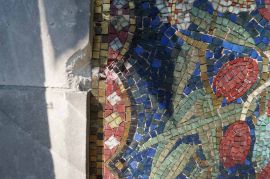 Mosaik aus Smalten am Grabmal der Familie Dernburg vor der Restaurierung, Detail2 Mosaik aus Smalten am Grabmal der Familie Dernburg vor der Restaurierung, Detail2