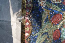 Mosaik aus Smalten am Grabmal der Familie Dernburg vor der Restaurierung, Detail2