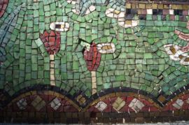 Mosaik aus Smalten am Grabmal der Familie Dernburg vor der Restaurierung, Detail